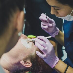 Extensão de cílios fio a fio