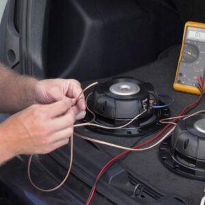 Curso de instalação de som, alarmes e acessórios automotivos